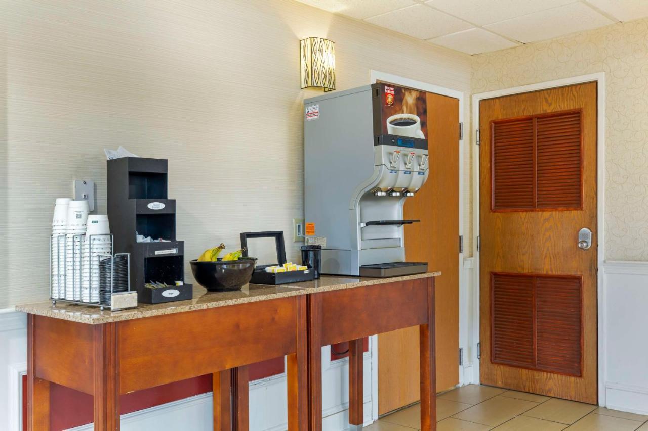 Best Western Plus The Inn At Sharon/Foxboro Exterior photo