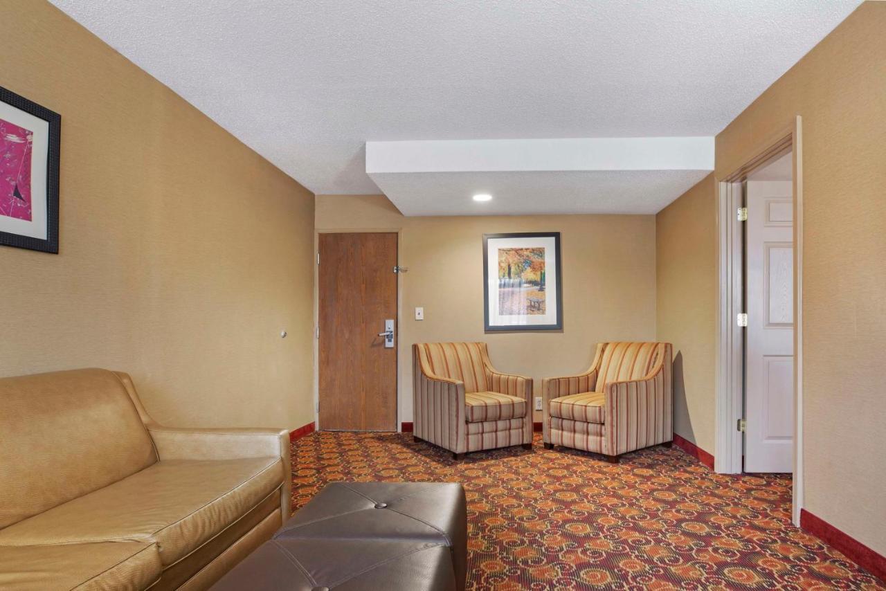 Best Western Plus The Inn At Sharon/Foxboro Exterior photo