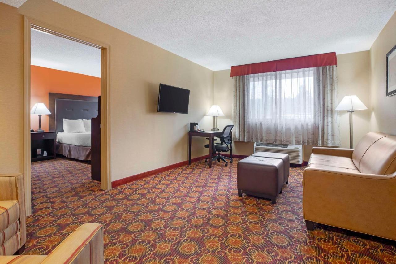 Best Western Plus The Inn At Sharon/Foxboro Exterior photo